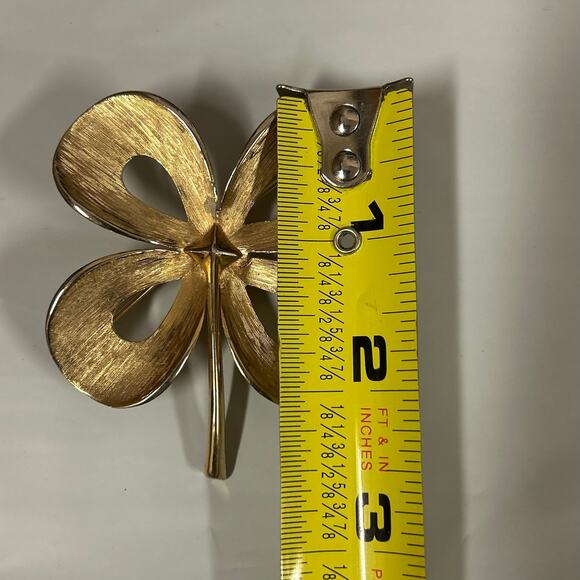 Vintage Gold Tone Four Leaf Clover 2.5” Brooch - Picture 7 of 7